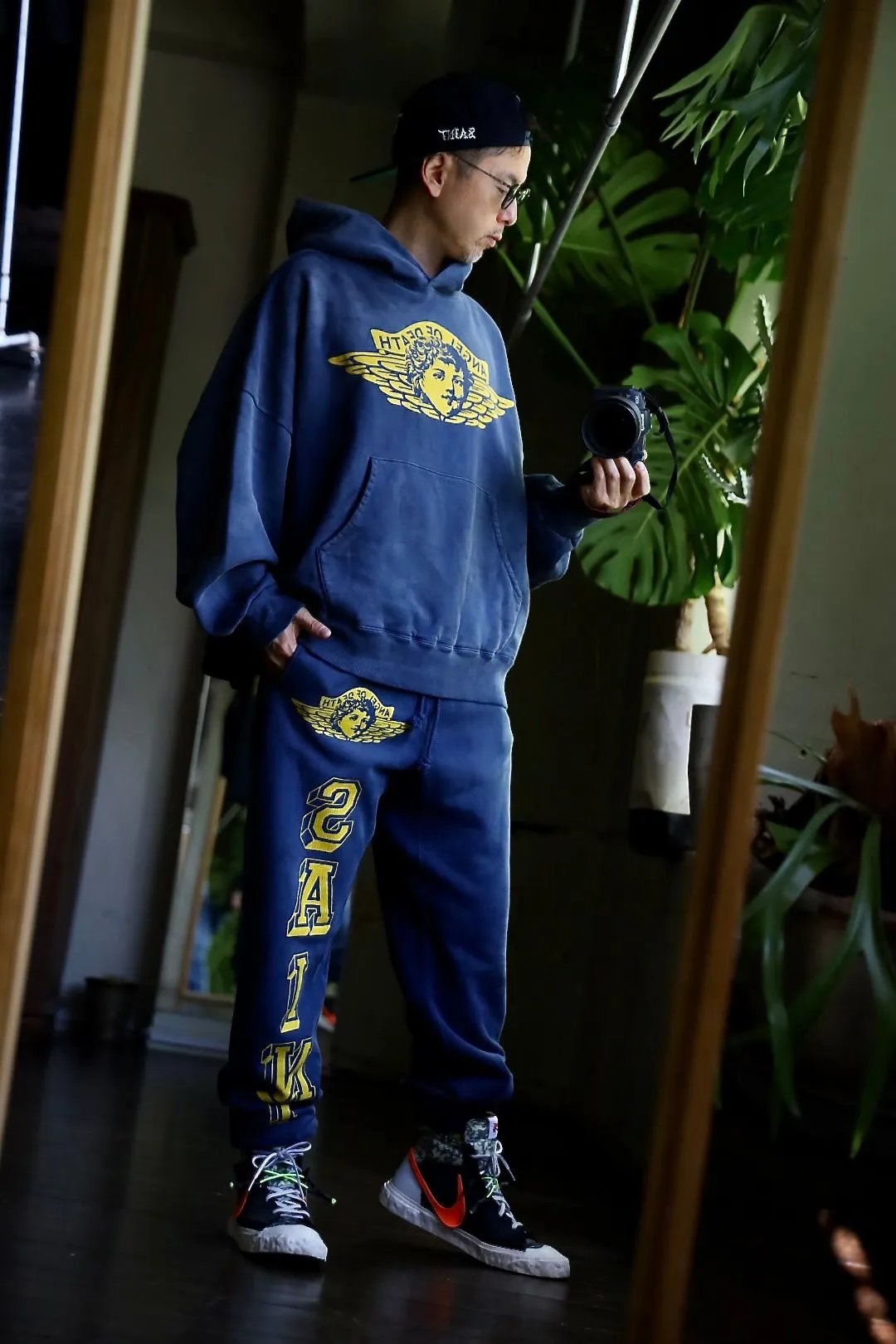SAINT M×××××× ANGEL HOODIE/NAVY Angel Reborn Blue Hoodie Washed Blue S-XL Assute Garment Dyeing Full Clothes Water Fading Mud Dyeing Dirty Distress New Vintage Ceiling God Tailoring Original Super Loose Fit Customized Original Accessories God-level Print Restoration
